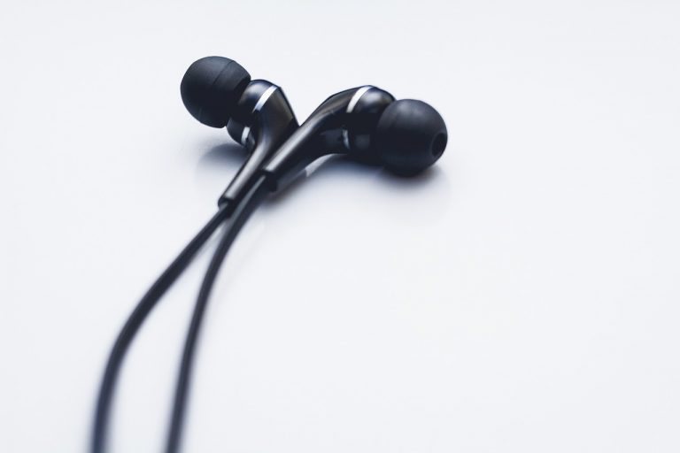 7 Best Earphones under 2000 Rs in India [Latest List]: Highlights and More