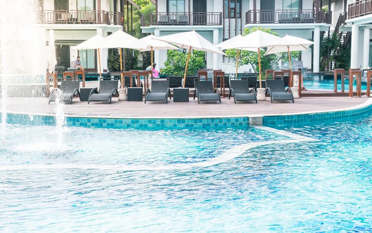 6 Top Qualities a Pool Maintenance Contractor Must Possess